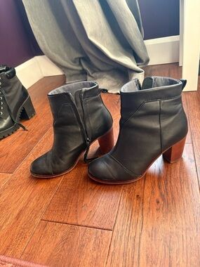 TOMS Lunata Women's Black Leather Ankle Booties with Block Heel